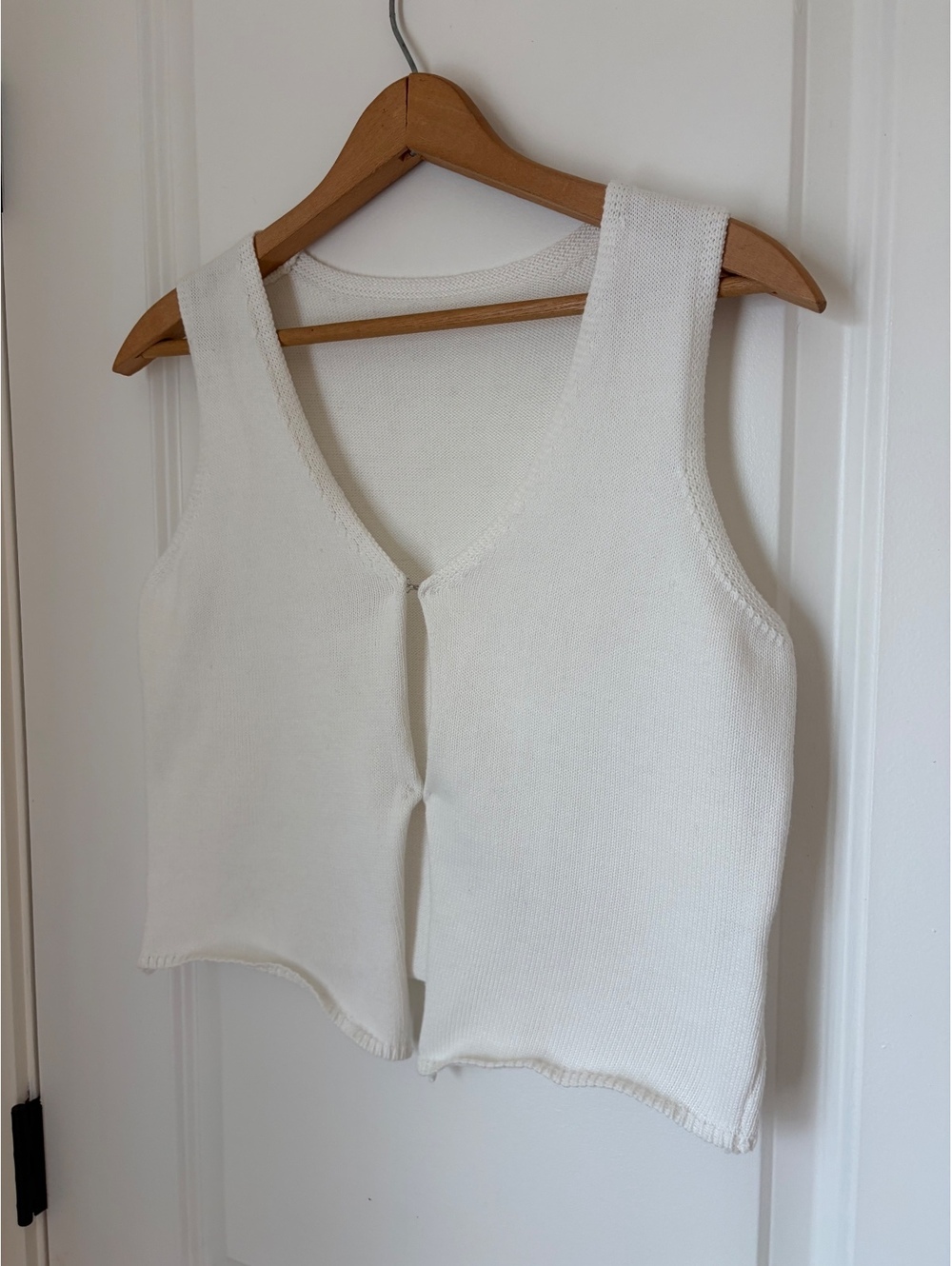 Simple white knit tank vest